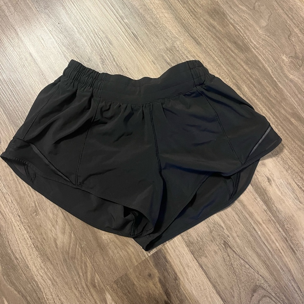 Lululemon Hotty Hot short black size 6 low rise